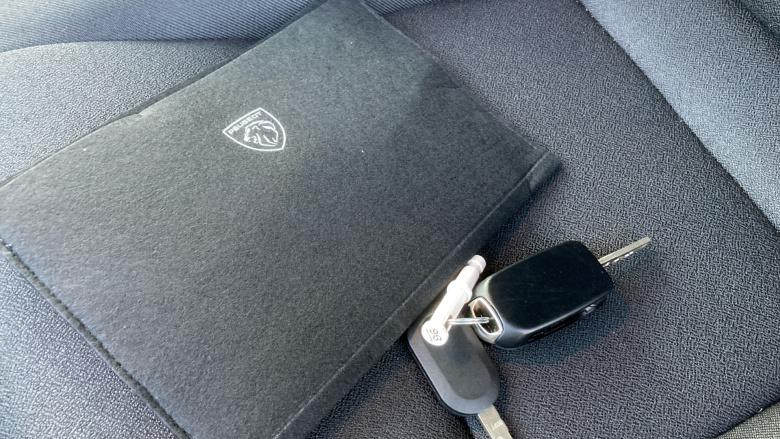 Peugeot Boxer 3500 Heavy L4 Diesel 2.2 BlueHDi 140 H2 Van Professional